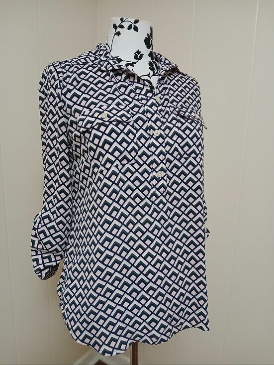 LOFT Tops - LOFT Geometric Button-Down Blouse